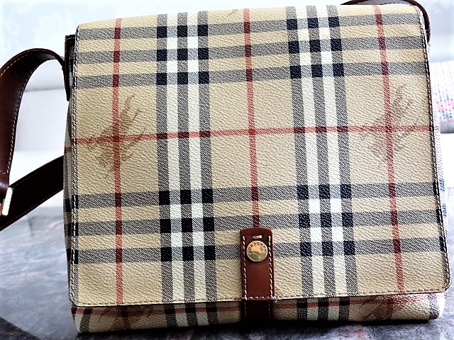 Authentic BURBERRY HAYMARKET CHECK MESSENGER BAG Beige and multicolor Haymarket Check coated - Image 6 of 6