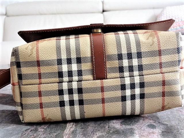 Authentic BURBERRY HAYMARKET CHECK MESSENGER BAG Beige and multicolor Haymarket Check coated - Image 5 of 6