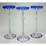 Sechs Champagnerschalen aus der Serie "Tsar", Baccarat. Farbloses Kristall mit kobaltblauem Überfang