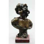 van der Straeten, Georges (1856 - 1929) Büste einer jungen Frau mit Blumenschmuck im Haar. Bronze,