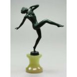 Lorenzl, Josef (1892 Wien 1950) Tanzender, weiblicher Akt. Bronze mit grün-brauner Patina. Auf