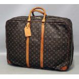 Originaler Louis Vuitton-Koffer, aus der Linie "Monogram Canvas". Brauner Lederbesatz und -griff.