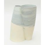 Mari, Enzo (geb. 1932 Novara/Italien), wohl Vase. Teils dunkel marmoriertes, hell seladonfarbenes