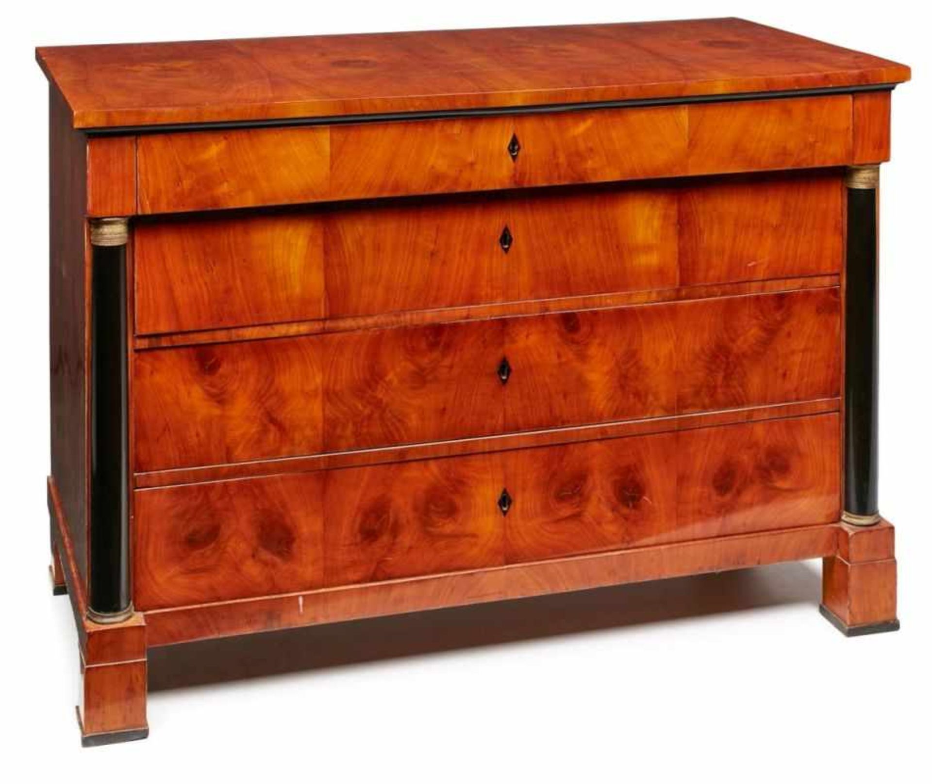 Gr. Biedermeier-Kommode, süddt. um 182-25. Kirschbaum furn. Gerade Front m. 4 Schüben, Kopfschub