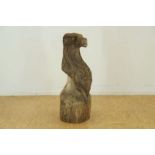 Houten gestoken scultpuur van adelaarskop, h. 94 cm.