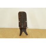 Houten 2-delige stoel met gestoken figuren, Malawi Bantu, Afrika.