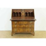 Mahonie klepsecretaire met 4 laden, h. 108, br. 92, d. 45 cm.