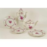 155 delen Herend porseleinen servies met rood/goud bloemdecor, w.o. borden, theeserviesje,