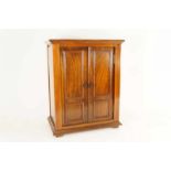 Mahony miniature cupboard with 2 doors, h. 50, w. 40, d. 25 cm. Mahonie miniatuur linnenkast met 2