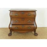 Eiken dubbelgebogen commode met 3 laden afgezet met bronzen beslag rustend op claw on ball poten,