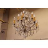 13-lichts kristallen hangkroon A 13-light crystal chandelier