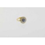 Bicolor gouden ring bezet met cabochon saffier ca.4.5ct. en diamant,ca. 0.85ct., geh. 585/000,