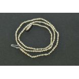 Barok parel collier aan witgouden slot, l. 44 cm. geh. 585/000 Barok pearl necklace