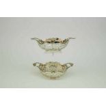 Stel zilveren ajourgezaagde mandjes, jl. 1888, gew. 234 gr. geh. 835/000 A pair of silver freshly