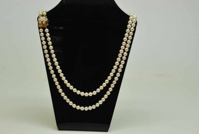 Parel collier 2 rijig, aan gouden slot, geh. 750/000 Pearl necklace