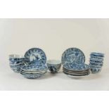 Lot diverse porseleinen schotels en kommen, China (div.kwal.) A lot of porcelain dishes and cups,