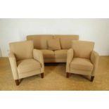 3-delig bankstel bestaand uit 2-zits bank en 2 fauteuils bekleed met beige stof A sofa and 2