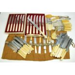 Lot divers schepwerk met benen greep, waaronder viscouverts Lot of various cutlery, including