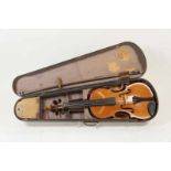 Boheemse viool 4/4 met strijkstok in kist A Bohemian violin 4/4 with bow in case