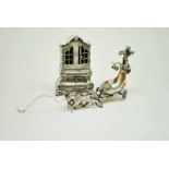 Lot van 2 zilveren miniaturen, paardenkar en kabinet Lot of 2 silver miniatures of a horse