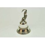 Zilveren tafelbel, met dolfijn als greep, gew. 306 gr. Silver table bell with dolphin as a handle,