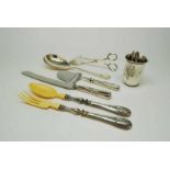 Lot diverse zilver, w.o. diencouverts Lots of silver, w.o. serving dishes