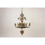 Massief bronzen vierlichts godslamp, 18e eeuw h. 60 cm. A massive brass 4-light sanctuary lamp, 18th