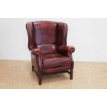 Oorfauteuil bekleed met rood leer A chair with red leather upholstory