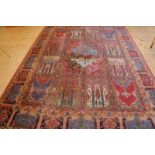 Tapijt, Bachtiar met dieren 387 x 296 cm. A carpet, Bachtiar decorated with animals 387 x 296 cm.