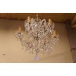 6-lichts kristallen hangkroon A 6-light crystal chandelier