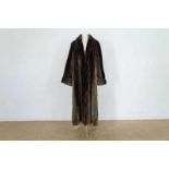 Dames bontjas A ladies fur coat