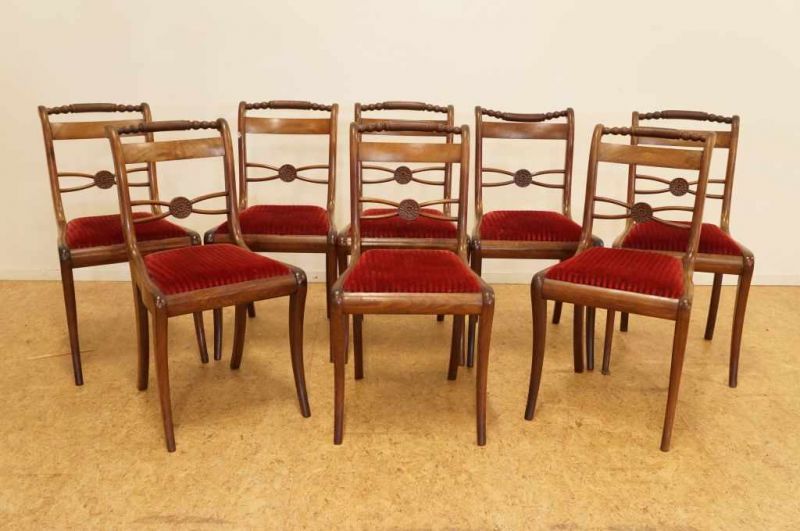 Serie van 8 mahonie Biedermeier eetkamerstoelen met rode velours, 19e eeuw 8 mahogany Biedermeier