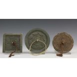 China, drie bronzen spiegels