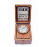 Deckwatch, gesigneerd Zenith, circa 1900, gangreserve van 40 uur, in mahoniehouten kist 15 x 11,5