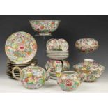 China, porseleinen theeservies, Kuangshu, mark and period, met famille rose mille-fiori decor op