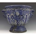 Duitsland, blauw-grijs steengoed cache-pot, 19e eeuw, met mascarons en-relief (voet hersteld)