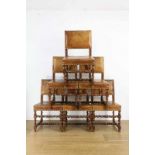 Set van zes notenhouten stoelen, 19e eeuw, met getorste regels en stijlen. Bekleed met bruin leer en