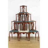 Set van zes mahoniehouten stoelen en twee fauteuils, 19e eeuw, met gespijlde rugregel en