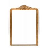 Kapitale rechthoekige spiegel in verguld houten lijst, laat 19e eeuw. De kuif met schelpornament,