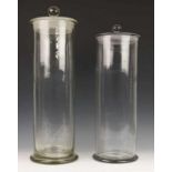 Twee hoge glazen voorraadpotten, 19e eeuw