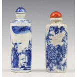 China, twee blauw-wit porseleinen snuifflesjes, 19e eeuw, met decor rondom van bloesem/landschap.