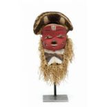 DRC., Pende, klein masker giwoyo; met korte gestileerde baard, driehoekige ogen met doorboorde