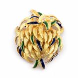 Gouden palmvormige broche met gematteerde blaadjes, sommige met groen of blauw emaille versierd