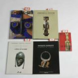 Vijf boeken betreffende tribale kunst Waaronder Emblemes du Pouvoir. Collection Mourtala Diop,