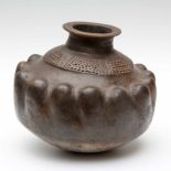 West Mexico, Colima, zwart aardewerk pot, 100 v. Chr. - 250 n. Chr., een ola in de vorm van een