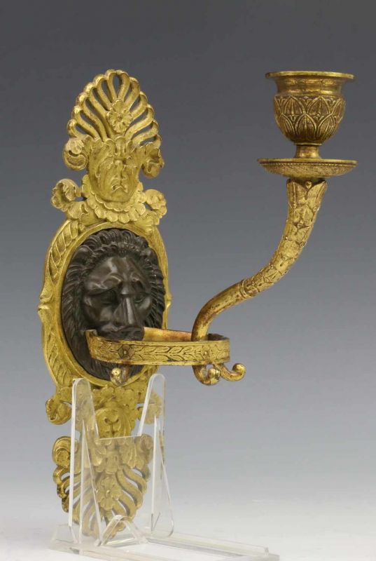 Frankrijk, vuurverguld bronzen éénlichts wandkandelaar, Empire, versierd met palmetten en bruin - Image 2 of 3