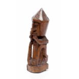 Papua, Teluk Cenderawasih, Korwar, staand voorouderfiguur, ca. 1900 met puntig hoofd,