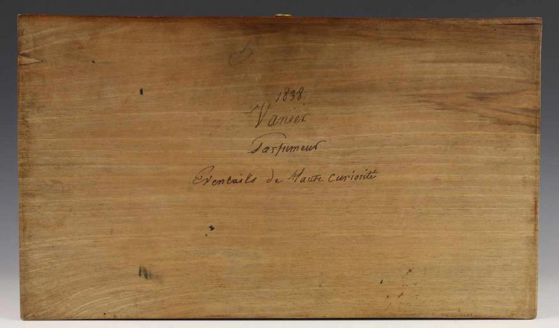 Frankrijk, met satijnhout belijmd houten waaierkastje, Louis XVI, met marqueterie van bandwerk en - Image 11 of 13