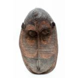 PNG, Sepik, Kapriman, groot gevlochten gevelmasker, met gebold voorhoofd, ovale oren, platte