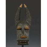 Mali, Bamana, klein buffelmasker. L. 30 cm.